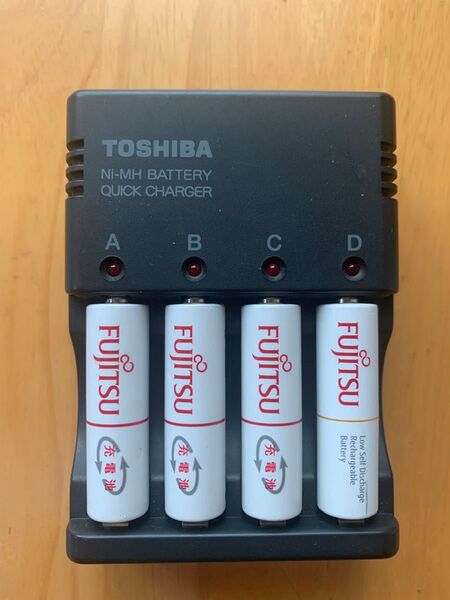ニッケル水素電池充電器 + 電池4本セット