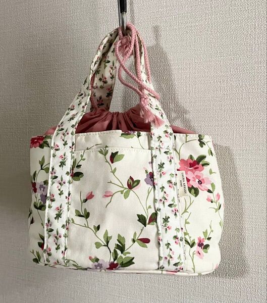 ☆ローラアシュレイ ☆保冷温お弁当ミニトートバッグ ランチバッグ 花柄 巾着付き ポケット付 エコバッグ