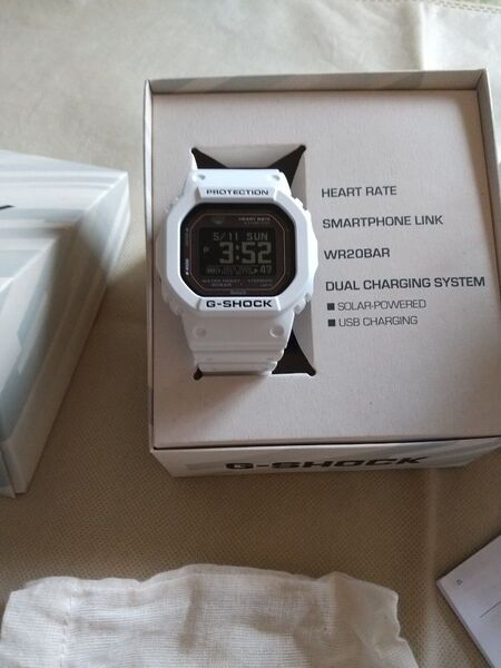 CASIO G-SHOCK G-SQUAD DW-H5600-7JR ソ―ラ― ケ―ブル充電型 Bluetooth搭載 未使用