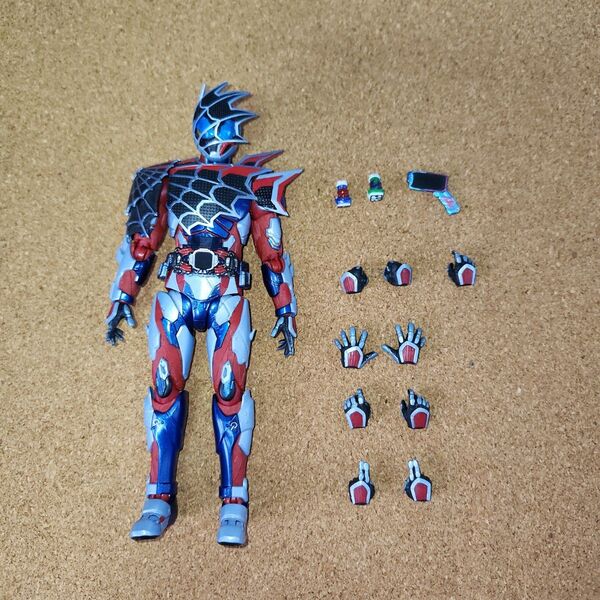 S.H.Figuarts 仮面ライダーデモンズ 破損あり