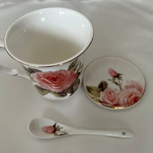 薔薇の食器!Massey corporation 蓋付きマグカップ&スプーン
