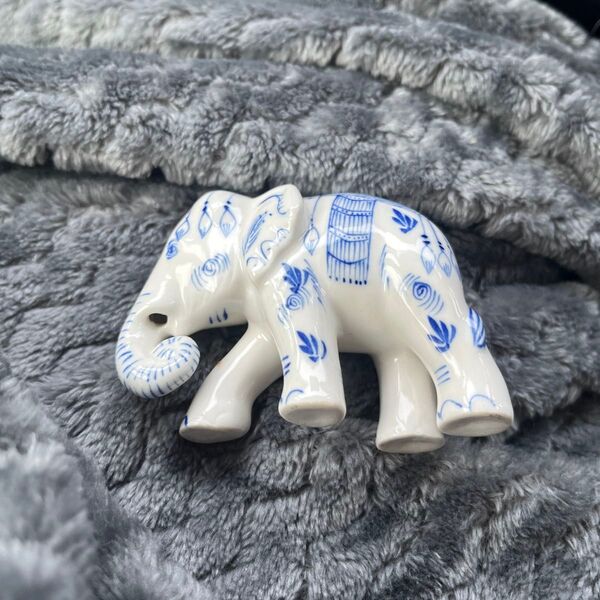 フリマで買ったゾウの像だぞう! 置物