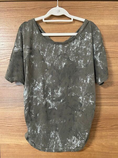 ルーズフィットTシャツ