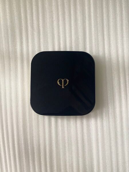 クレ・ド・ポー ボーテ プードルコンパクトエサンシエルn 5g