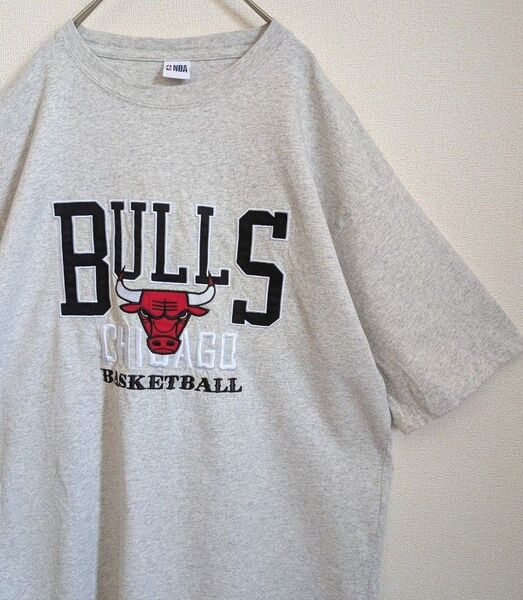 NBA CHICAGO BULLS シカゴブルズ Tシャツ L ビッグロゴ グレー 半袖