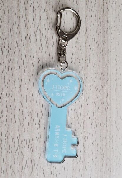 BTS J-HOPE 鍵 モチーフ アクリル キーホルダー