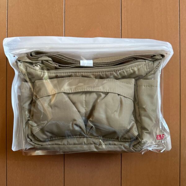 新品 ユニクロ マルチポケットミニショルダーバッグ ベージュ