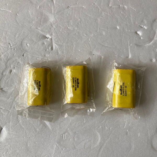 オーディオ用にフィルムコンデンサ 630WV/3.3μF 3個 SHIZUKI(指月)製 電源に使えそうだと思います。