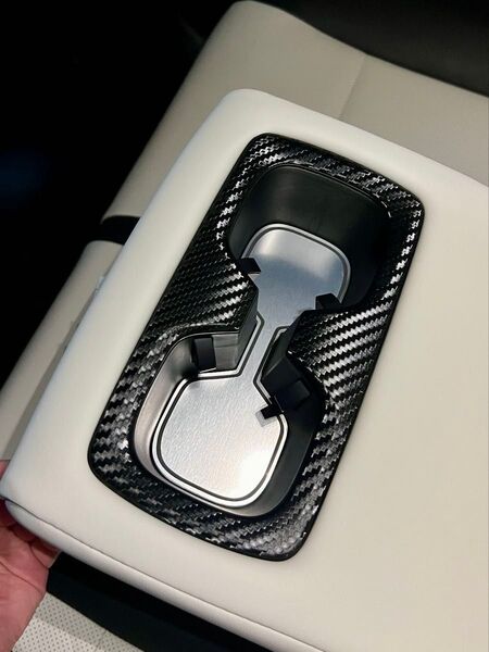 レクサスNX 20系 後席カップホルダー用のコースター(2層アクリル板レーザー加工)1