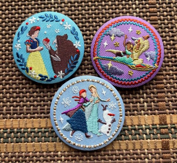 ディズニー刺繍缶バッジ