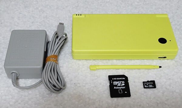 ニンテンドーDSi limeトワイライト レトロゲーム SDカード 16gb 1500 games.