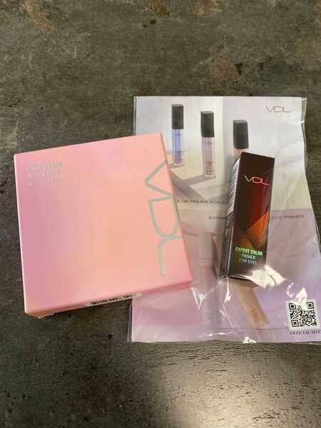 【新品おまけ付】VDL Cheekstain Blusher Palette