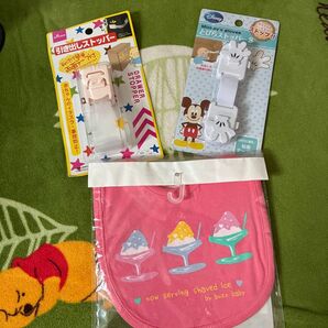 ベビービブ、引き出しストッパー、ドアストッパー 3点セット