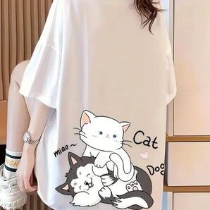 猫と犬のイラスト Tシャツ ホワイト レディースXL