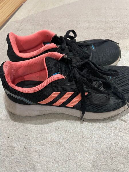 スニーカー adidas ブラック ピンク 23.0cm 女の子 シューズ