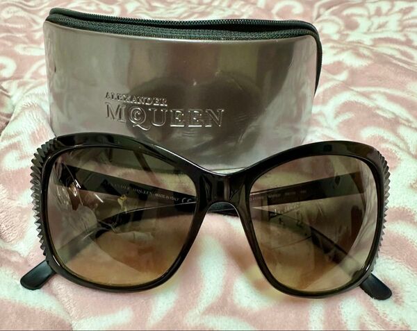 ALEXANDER MCQUEEN アレキサンダー・マックイーン サングラス 黒 美品
