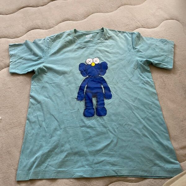 ★ UNIQLO UT KAWS コラボTシャツ 水色 Mサイズ★