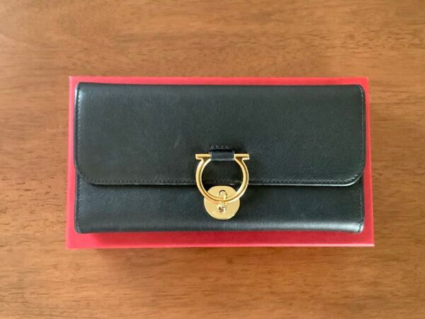Salvatore Ferragamo サルヴァトーレフェラガモ 長財布 黒