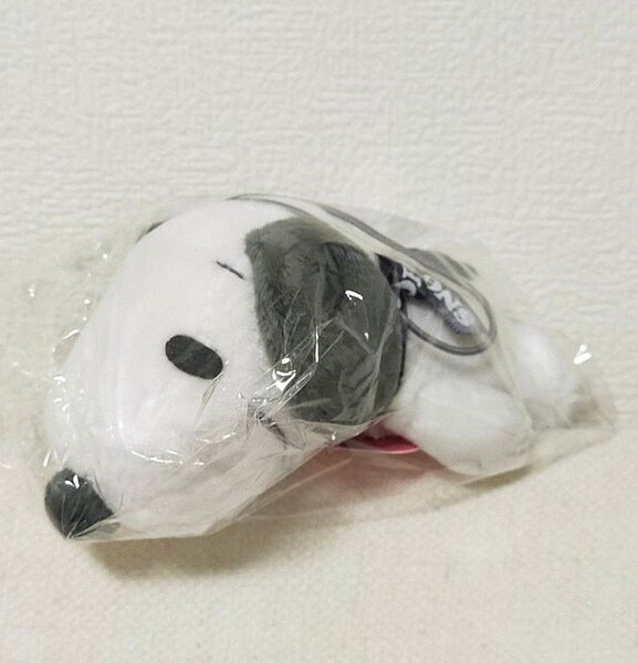 スヌーピー ぬいぐるみ ボールチェーン バッグチャーム 寝そべり チャコールグレー ロゴ リボン