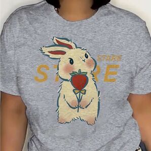 ゆったり ウサギとイチゴ柄 半袖Tシャツ
