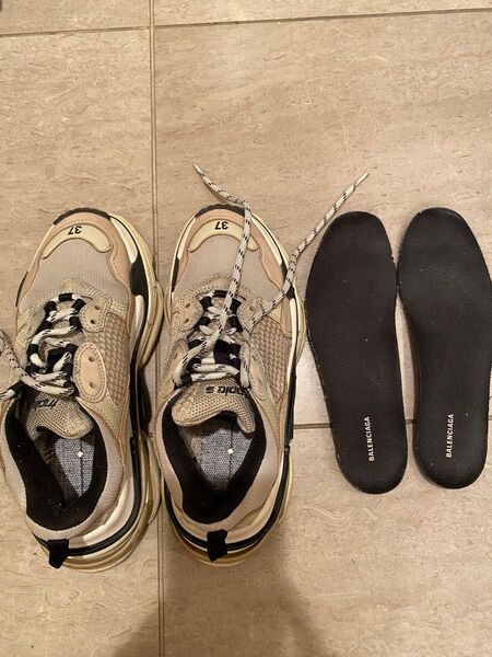 BALENCIAGA トリプルS ベージュ 37 スニーカー