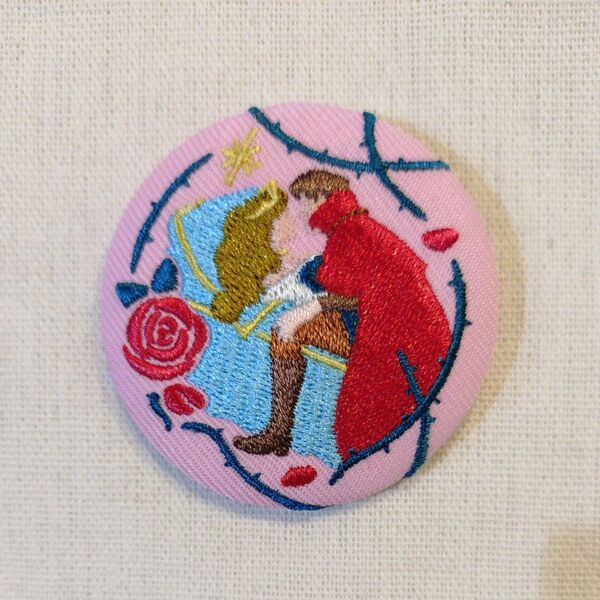 ディズニーキャラクター 刺繍缶バッジ 眠れる森の美女