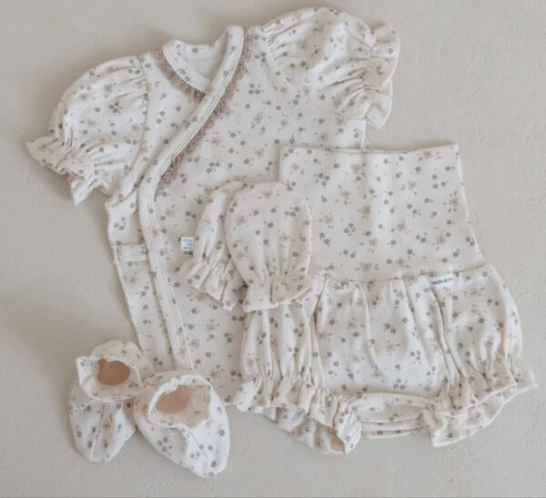 【新品】peekaboo flower coordinate ivory 退院着 セットアップ ミトン ソックス 新生児 ベビー服