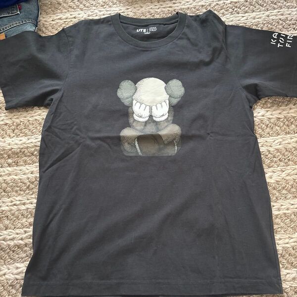 KAWS UT Tシャツ ユニクロ M