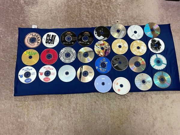 歌謡曲や演歌、ロックなどのCD・DVD合計28枚