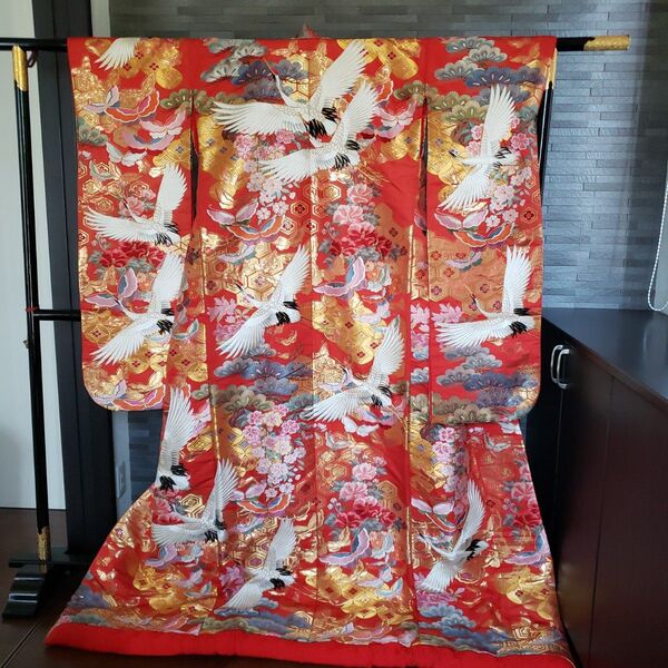 色打掛 寛斎 蝶華の舞 赤い鶴と花の刺繍着物 婚礼衣装 和装 花嫁 鶴