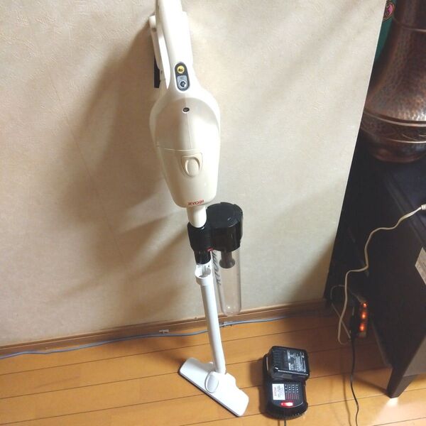 RYOBI 充電式クリーナー