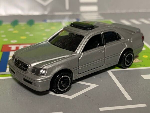 ②トミカ NO.109 トヨタ クラウン アスリート