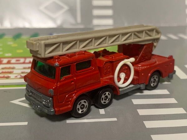 トミカ NO.29 日野ハシゴ消防車 日本製