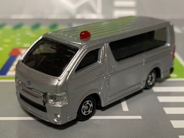 トミカ ギフトセットばら トヨタ ハイエース 捜査用パトロールカー