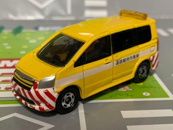 トミカ トミカくじ トヨタ ノア 道路パトロールカー