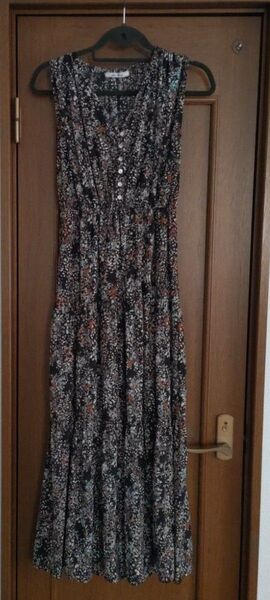 美品 花柄 ノースリーブ ワンピース ティアードワンピース M