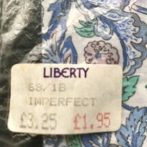 リバティ ☆ LIBERTY ☆ ロンドン ☆ LONDON ☆ イギリス ☆ ENGLAND ☆ 現地購入品 ☆ ハンカチ ☆ 花柄 ☆ 中古品 ☆ 未使用 ☆ セール品_画像3