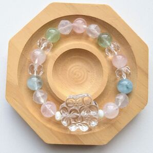 水晶の花束 ミックスベリルとスコロライトのデザインブレスレット