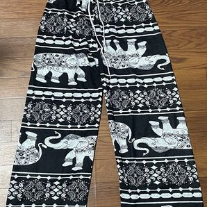 タイパンツ 装飾品を身に着けた象 ボーダー風 アジアン象柄タイパンツ【送料込み・匿名配送・ご購入後24時間以内に発送】