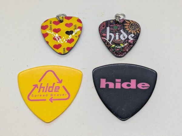 hide ピック キーホルダー イエローハート
