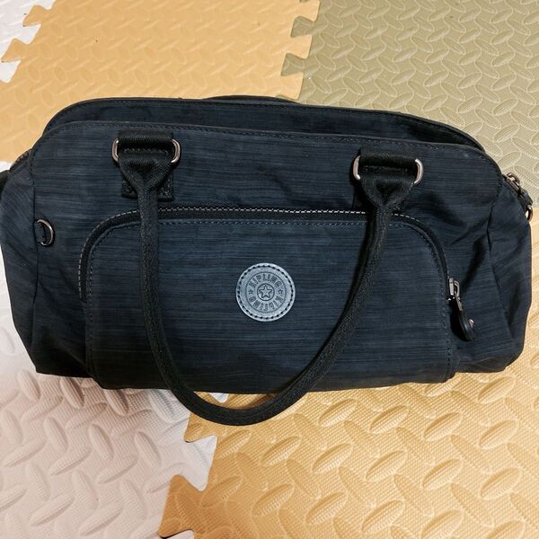 Kipling ハンドバッグ ブラックに近いネイビー色