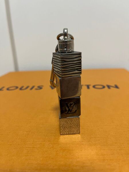 ルイヴィトン ノベルティ キーホルダー シルバー