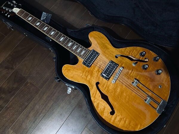 The Strokes Nick Valensi Epiphone Riviera GIBSON es セミアコ フルアコ ギター