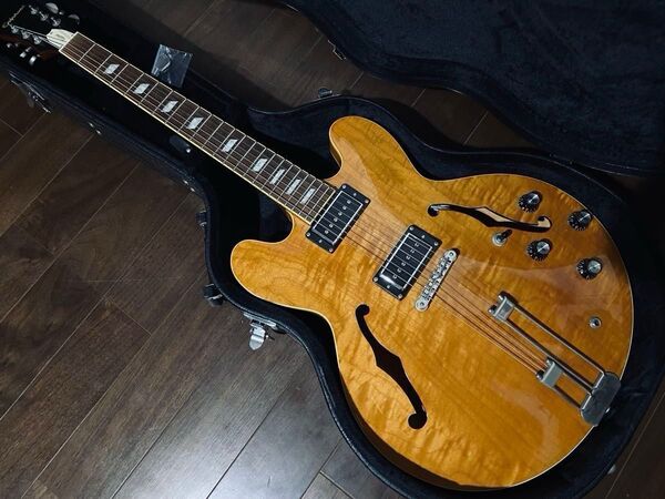 The Strokes Nick Valensi Epiphone Riviera GIBSON es セミアコ フルアコ ギター