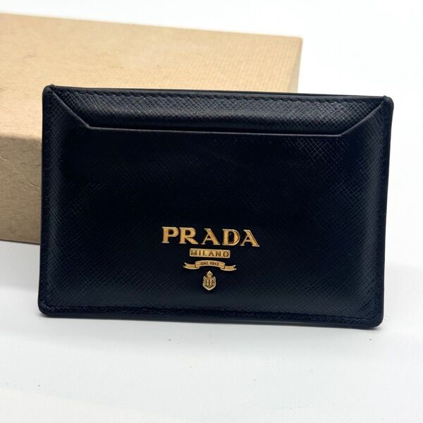 【極美】PRADA プラダ カードケース 名刺入れ カードホルダー サフィアーノレザー 金ロゴ ブラック