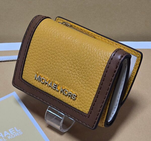 新品マイケルコースJET SET TRAVEL トライフォールド ジップウォレット エクストラスモール