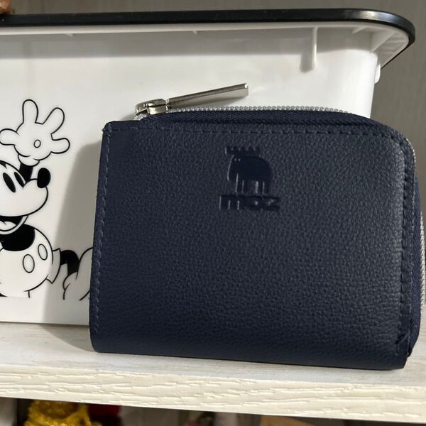 即購入可。新作!底値。売り切れ続出!早いモノ勝ち!一点限り!moz 整理上手な牛革コンパクト財布BOOK NAVY ver.