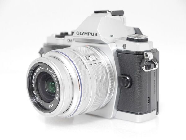 OLYMPUS OM-D E-M5 レンズキット シルバー