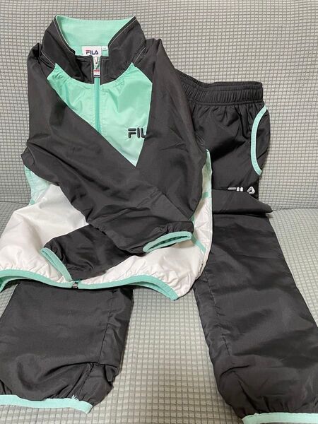未使用に近い 美品 フィラ 防風 スポーツウェア上下 ジャージ上下 140サイズ
