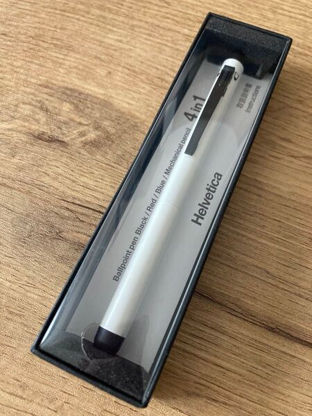 Helvetica 4in1 多機能ペン ホワイト/未使用